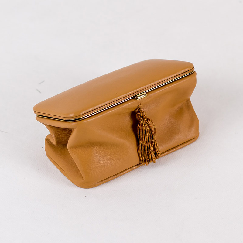 Trousse with tassel – TOBACCO