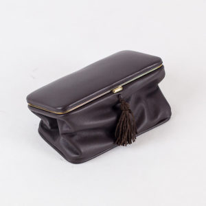 Trousse with tassel - BROWN