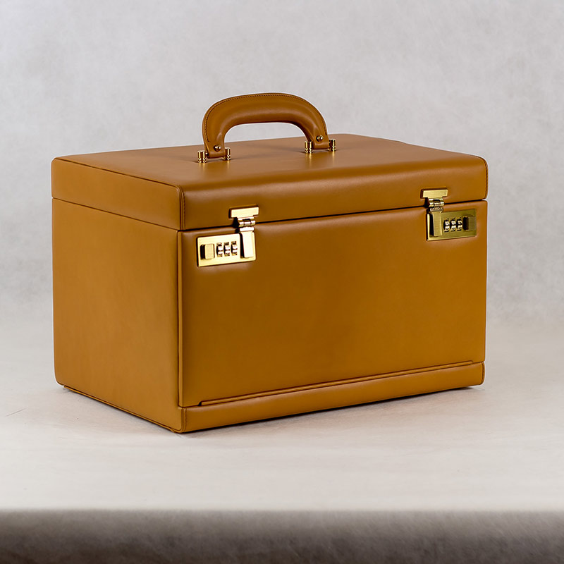 Suitcase 36×25 – TOBACCO